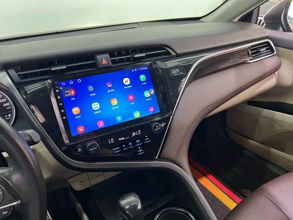 Toyota Camry 2018 — фото 14
