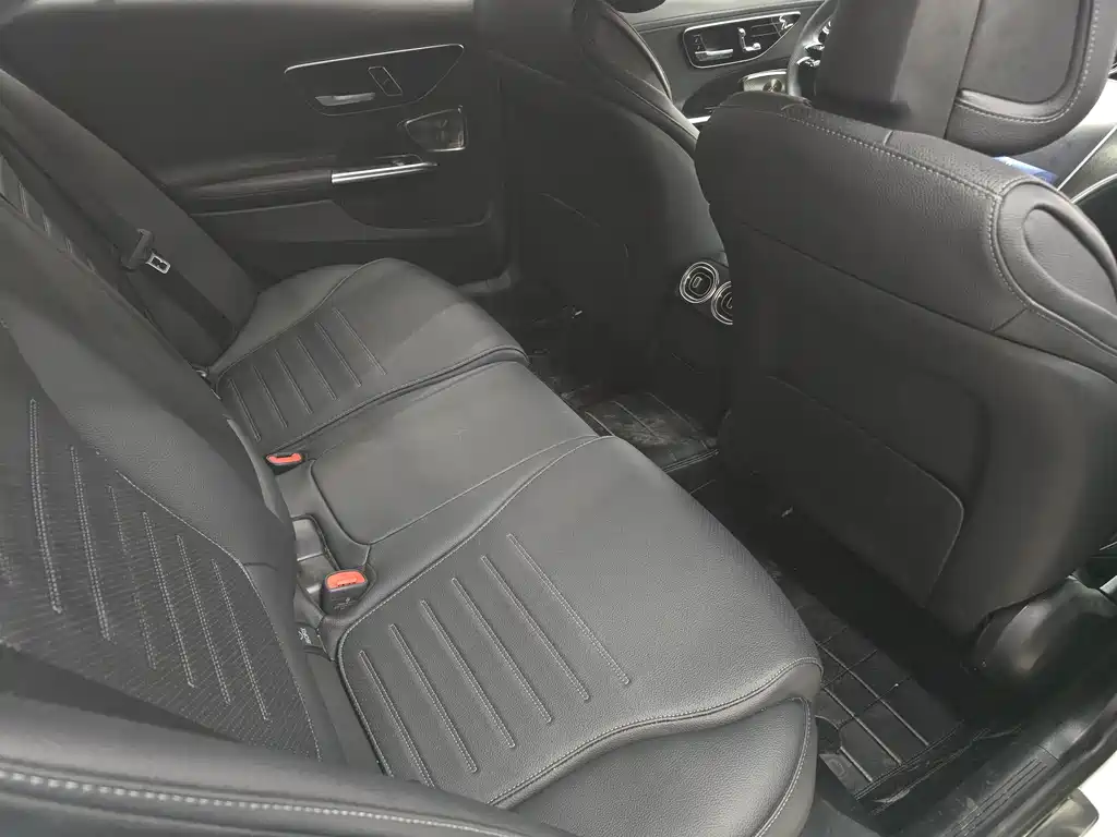 Mercedes-Benz C-Class 2023 — фото 4