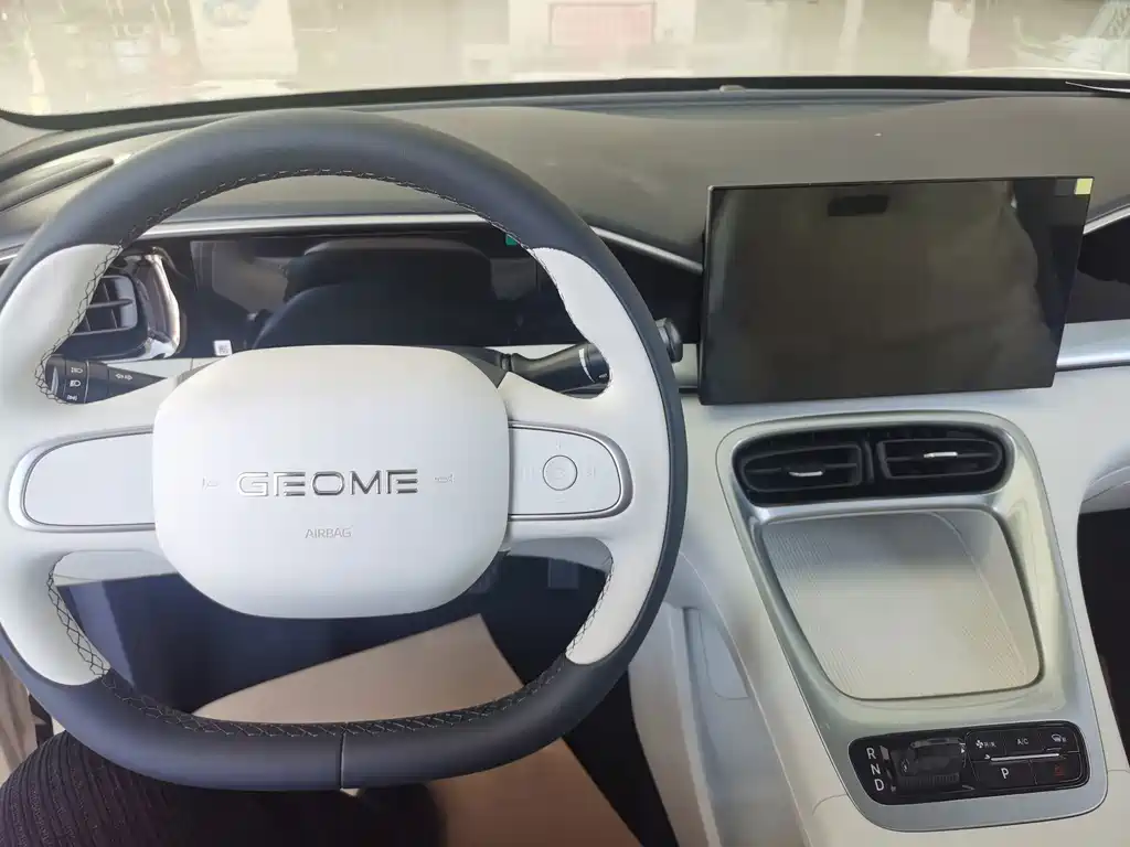 Geely Galaxy Starwish 2025 — фото 9