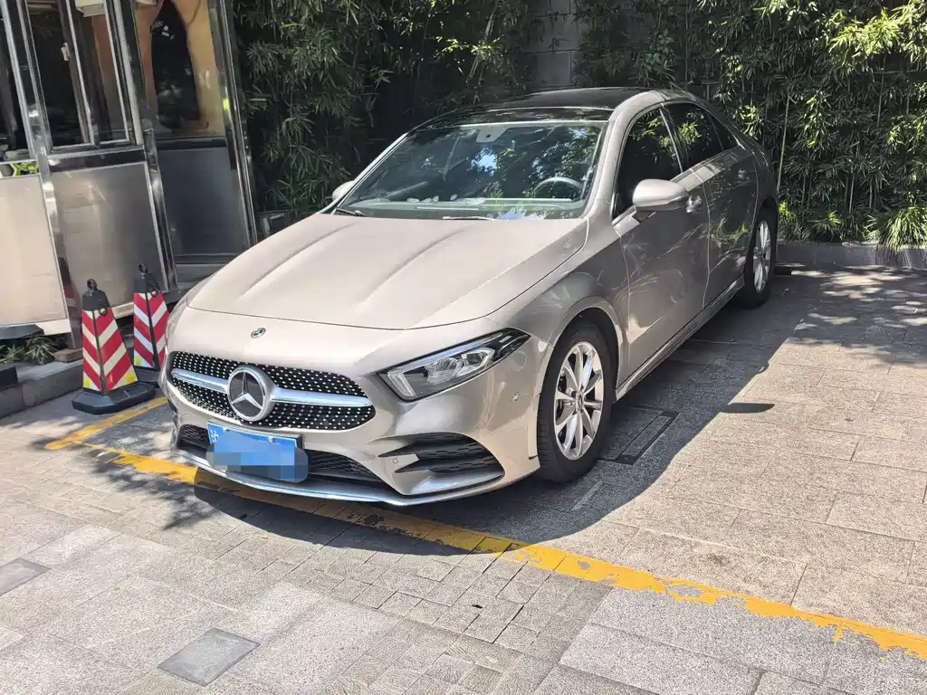 Mercedes-Benz A-Class 2019 — фото 2