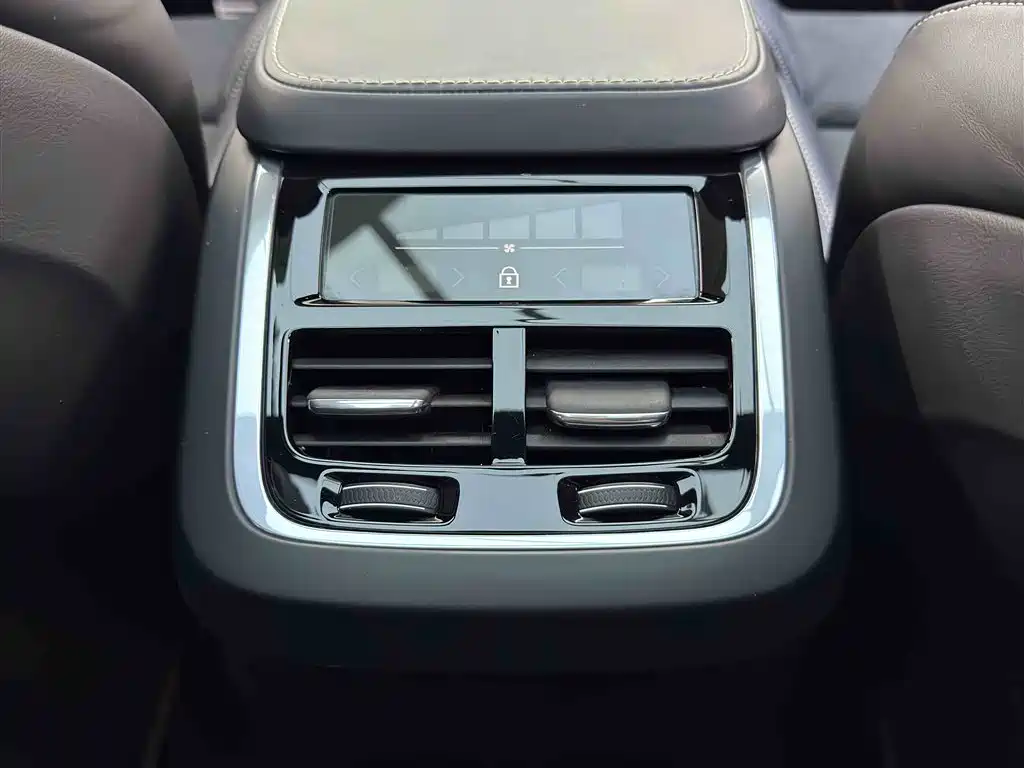 Volvo XC90 2019 — фото 10