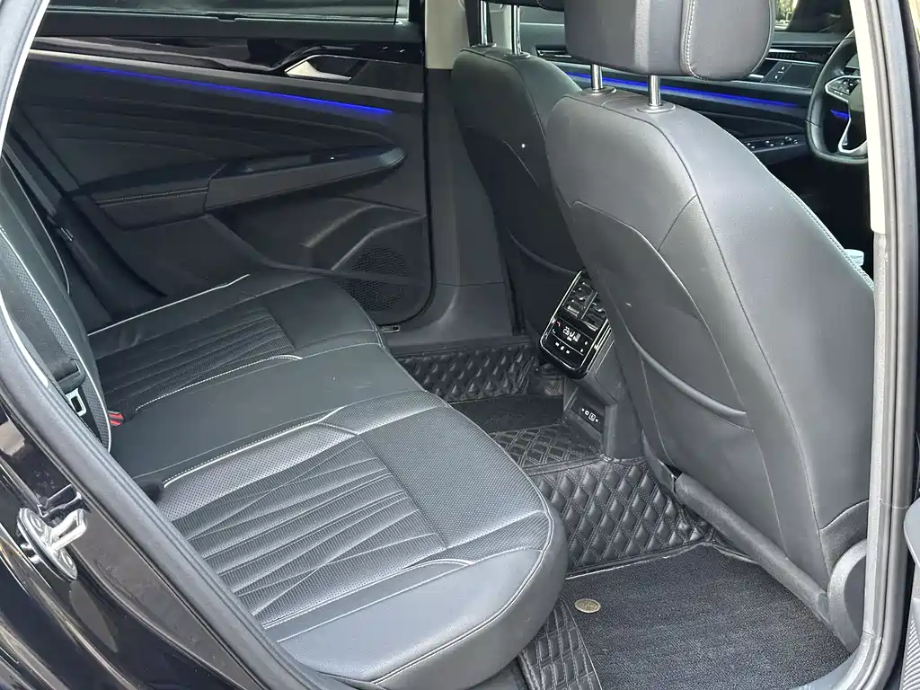 Volkswagen Passat 2023 — фото 14