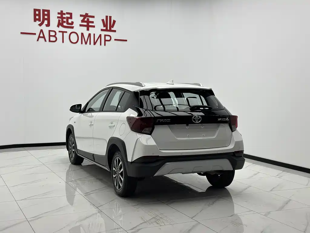 Toyota Yaris L 2023 — фото 8