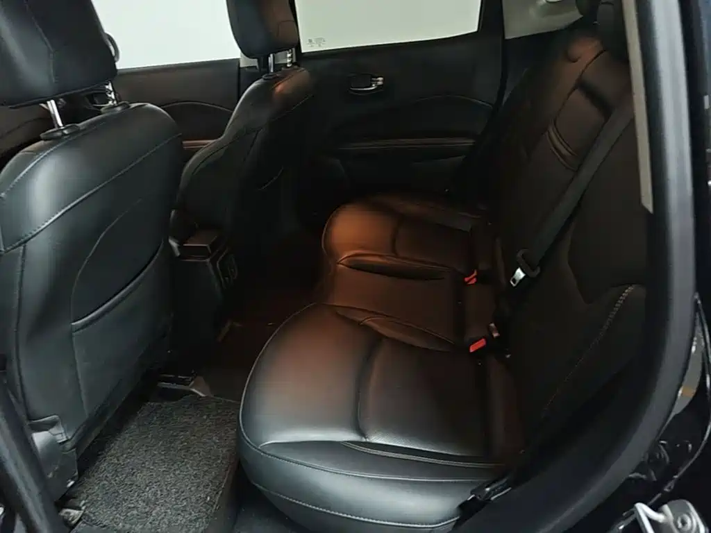 Jeep Compass 2019 — фото 17