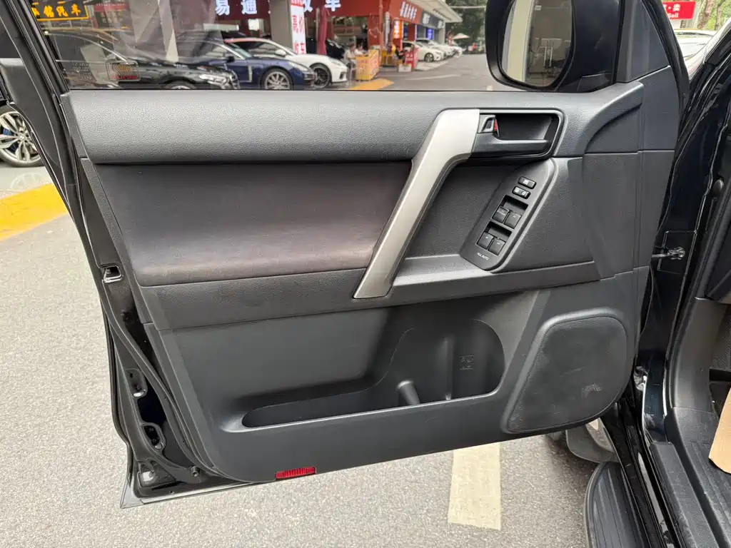 Toyota Prado 2017 — фото 16