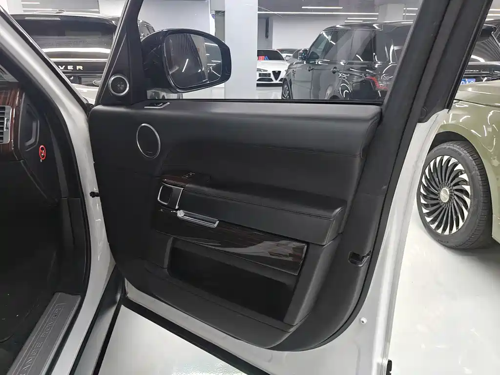 Land Rover Range Rover 2018 — фото 7