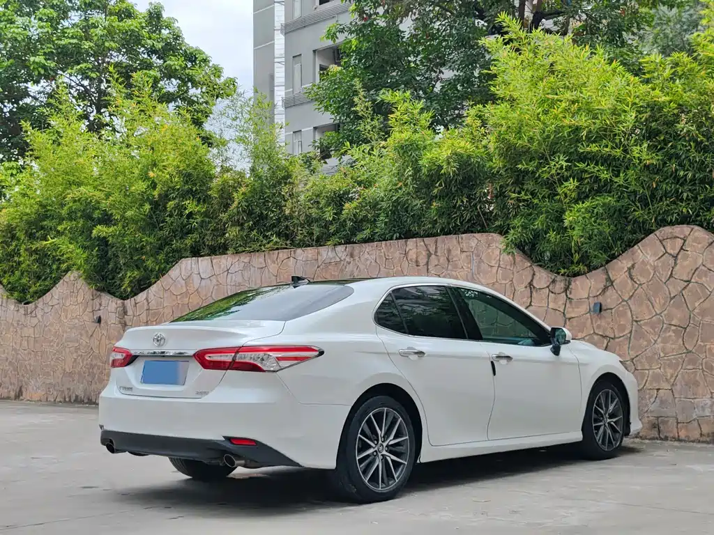 Toyota Camry 2021 — фото 6