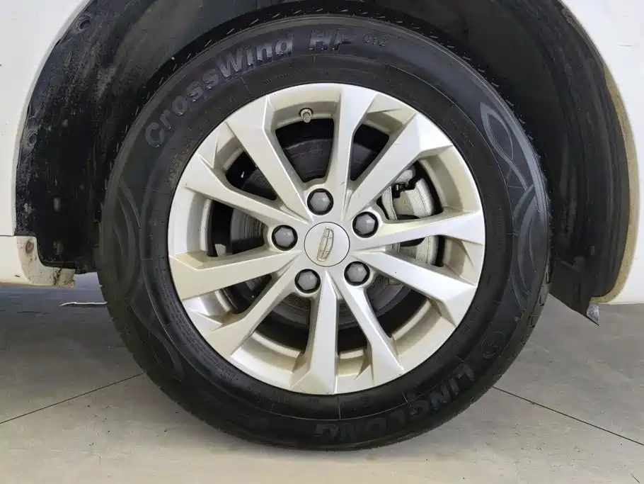 Geely Emgrand 2022