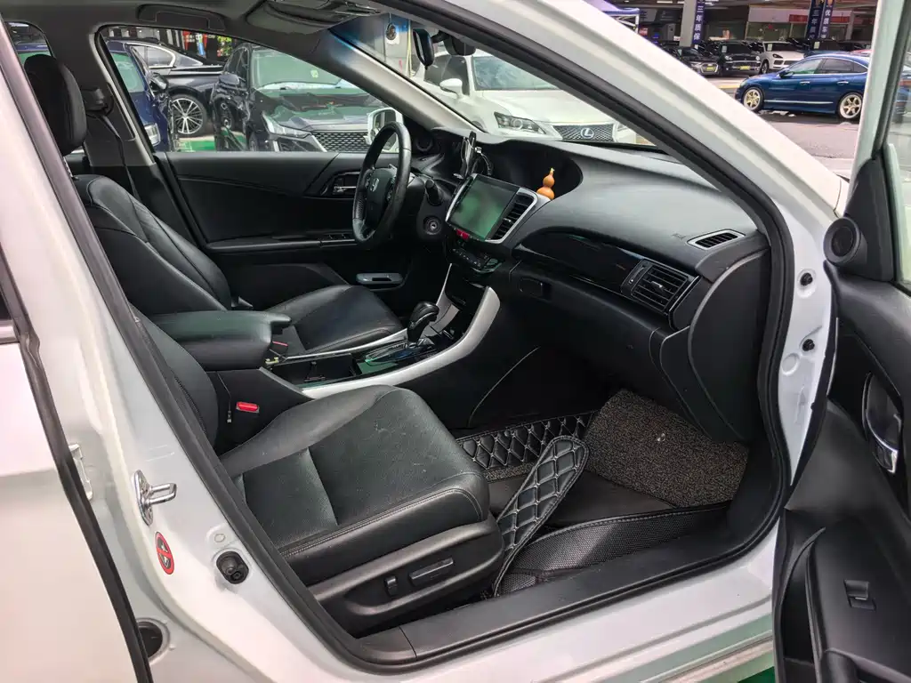 Honda Accord 2017 — фото 14