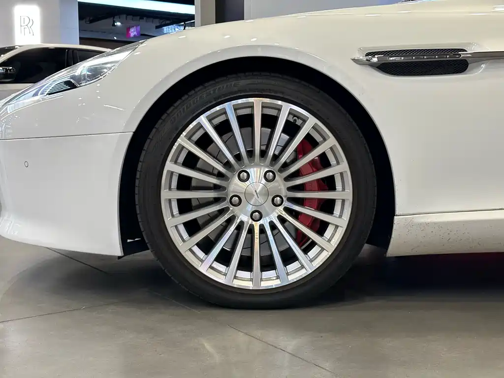 Aston Martin Rapide 2017 — фото 9