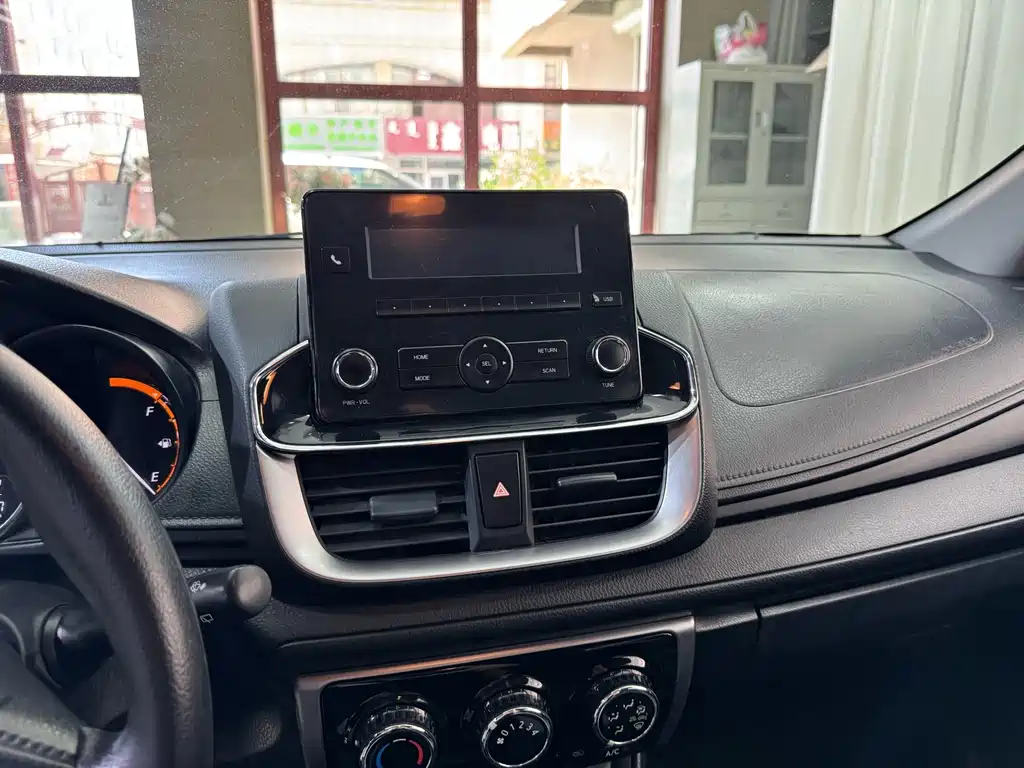 Toyota Yaris L 2022 — фото 11