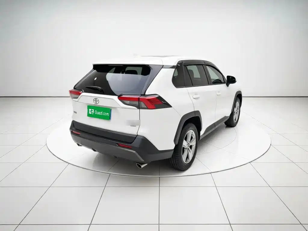 Toyota RAV4 2020 — фото 6