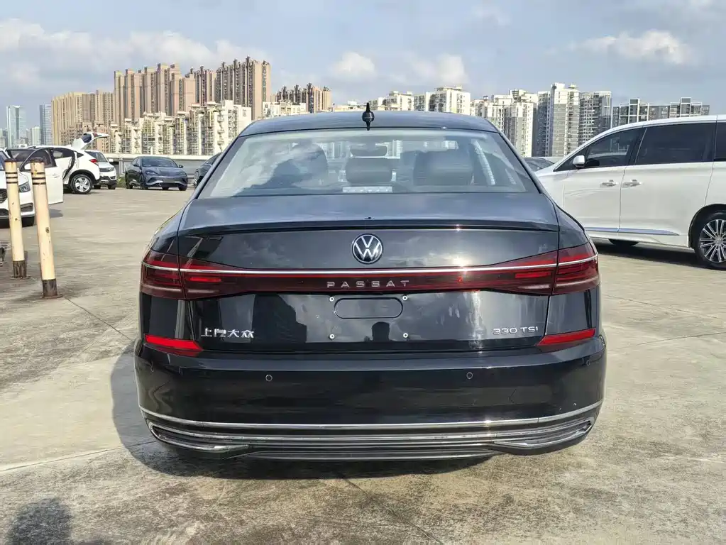 Volkswagen Passat 2023 — фото 16