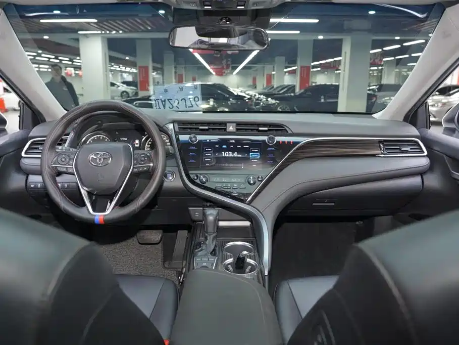 Toyota Camry 2019 — фото 16