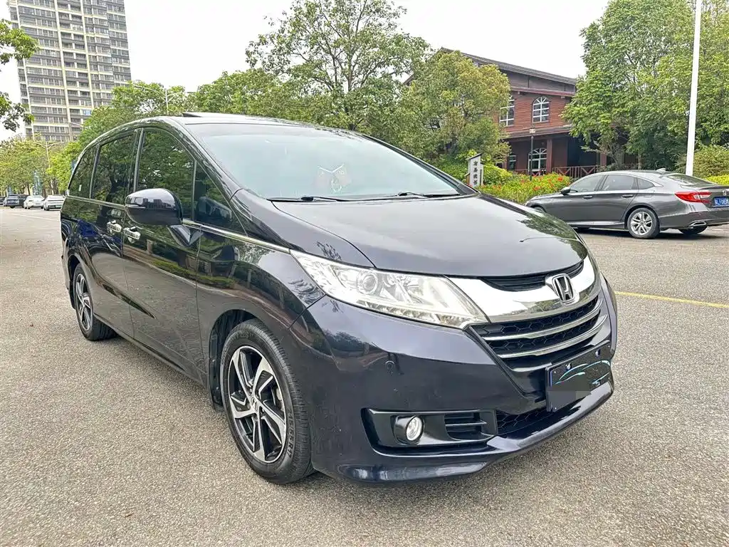 Honda Odyssey 2017 — фото 12