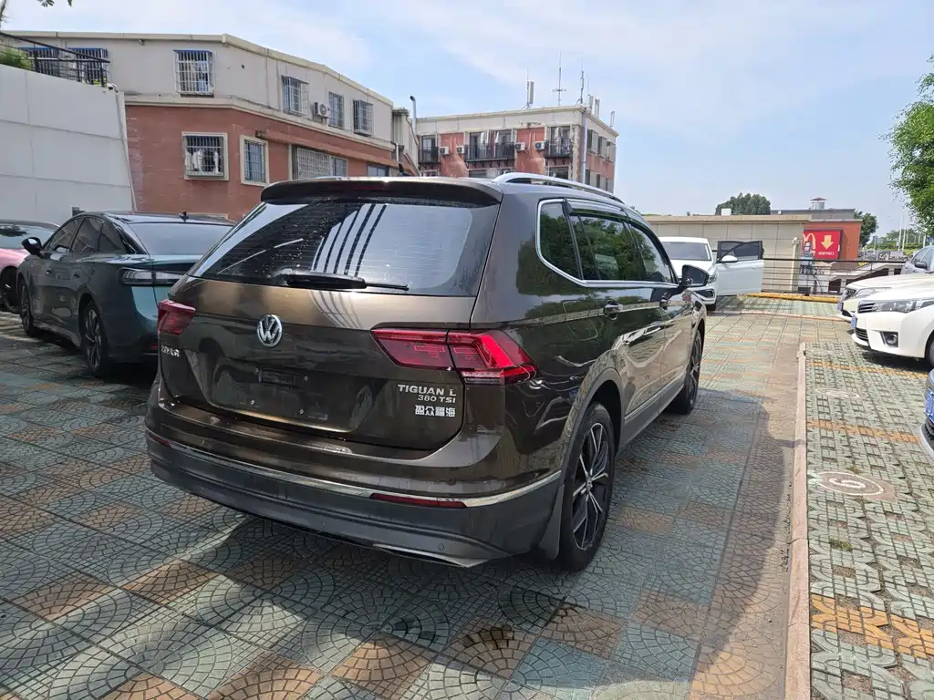Volkswagen Tiguan L 2017 — фото 10