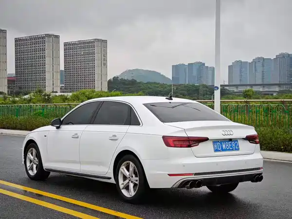 Audi A4L 2018