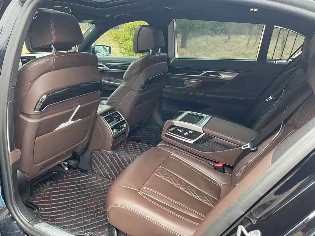 BMW 7 Series 2020 — фото 10