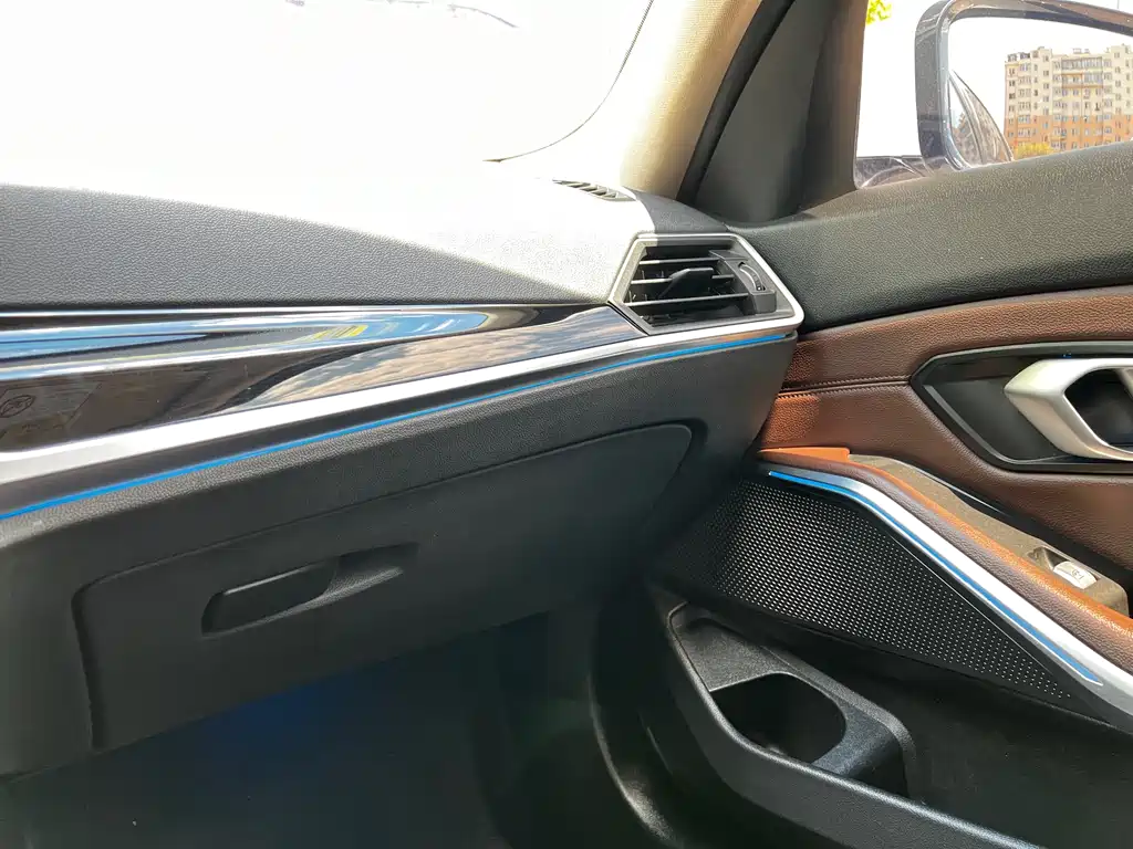 BMW 3 Series 2023 — фото 16