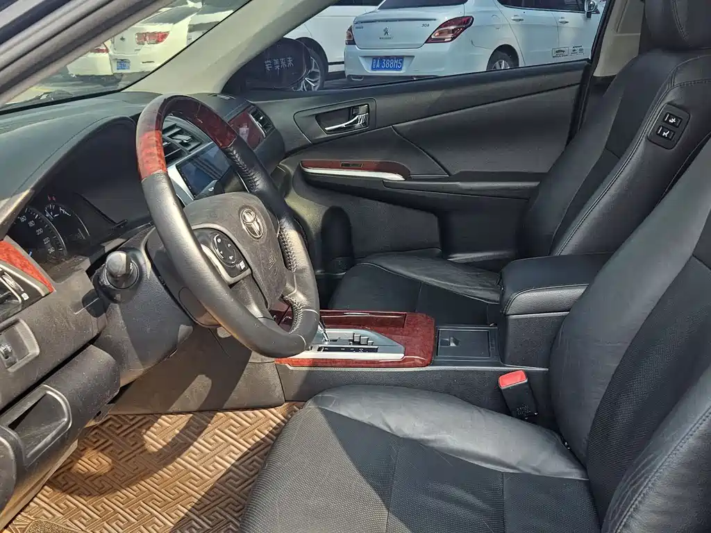 Toyota Camry 2014 — фото 4