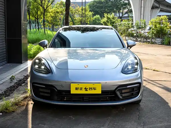 Porsche Panamera 2023