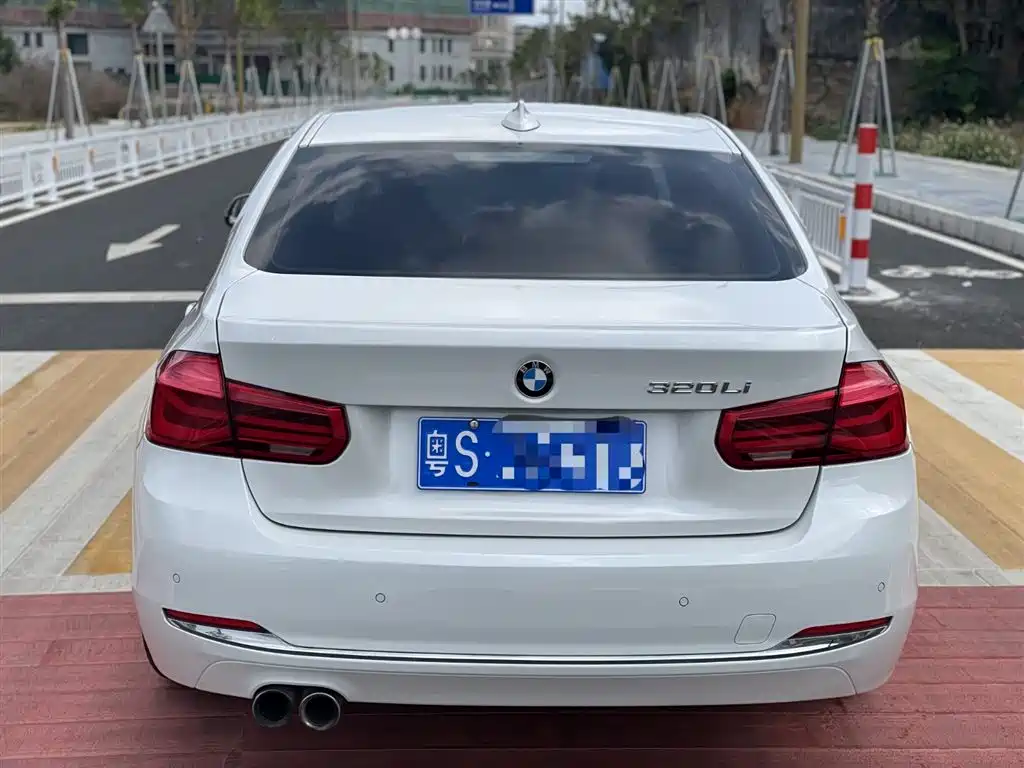 BMW 3 Series 2018 — фото 13