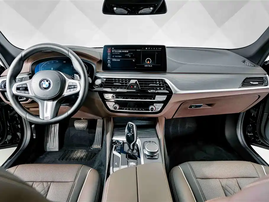 BMW 5 Series 2021 — фото 10