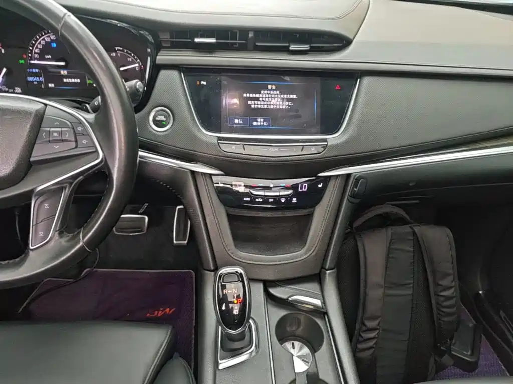 Cadillac XT5 2017 — фото 13