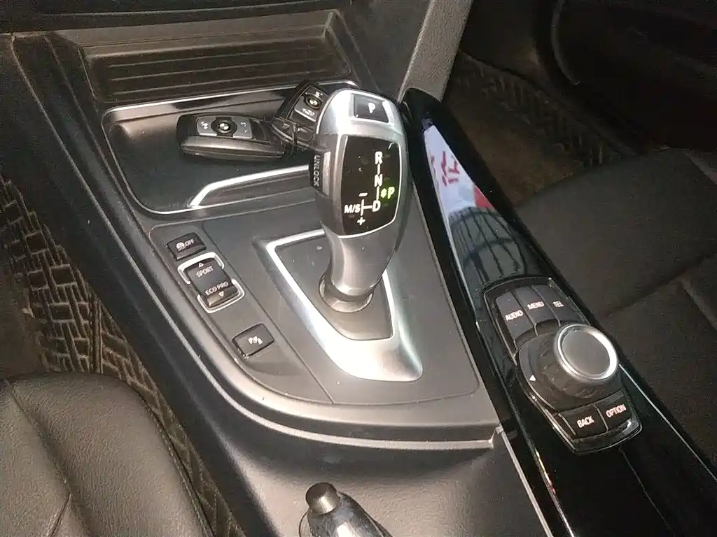 BMW 3 Series 2017 — фото 14