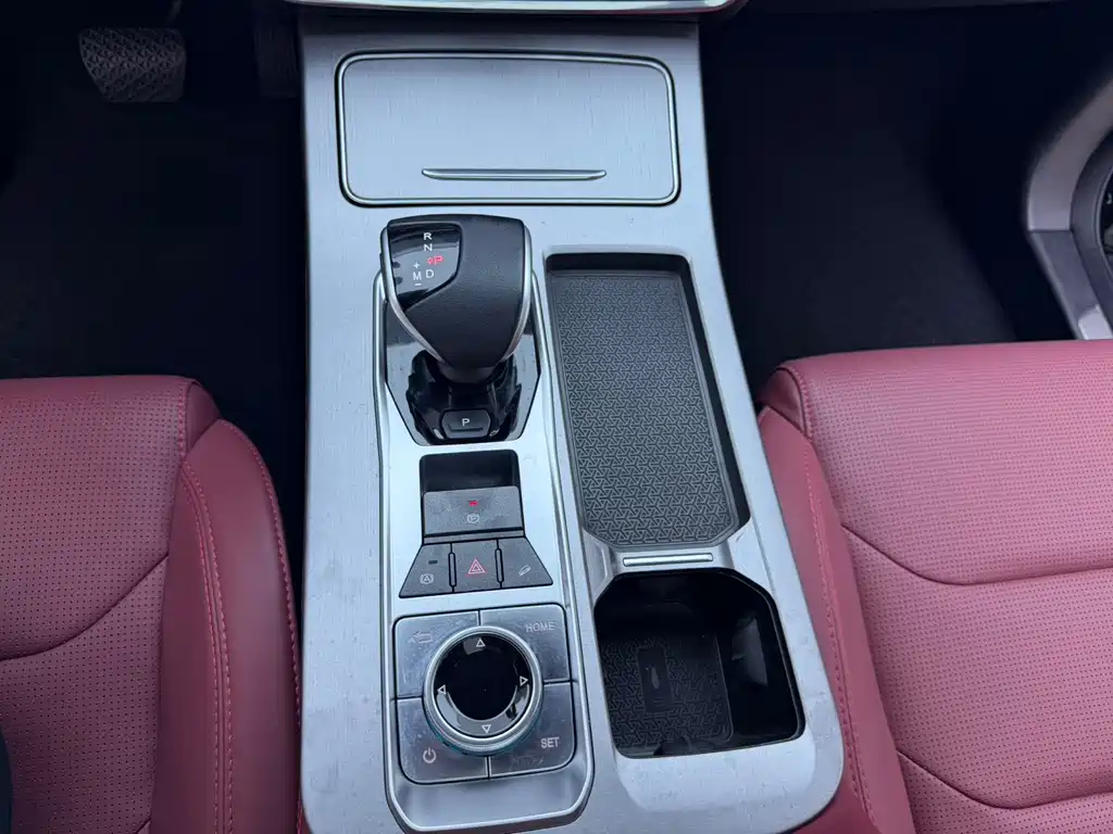 Jetour Jietu X70 PLUS 2023 — фото 13