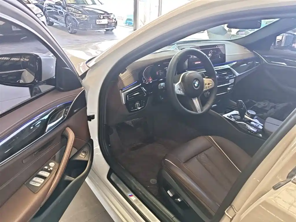 BMW 5 Series 2023 — фото 16