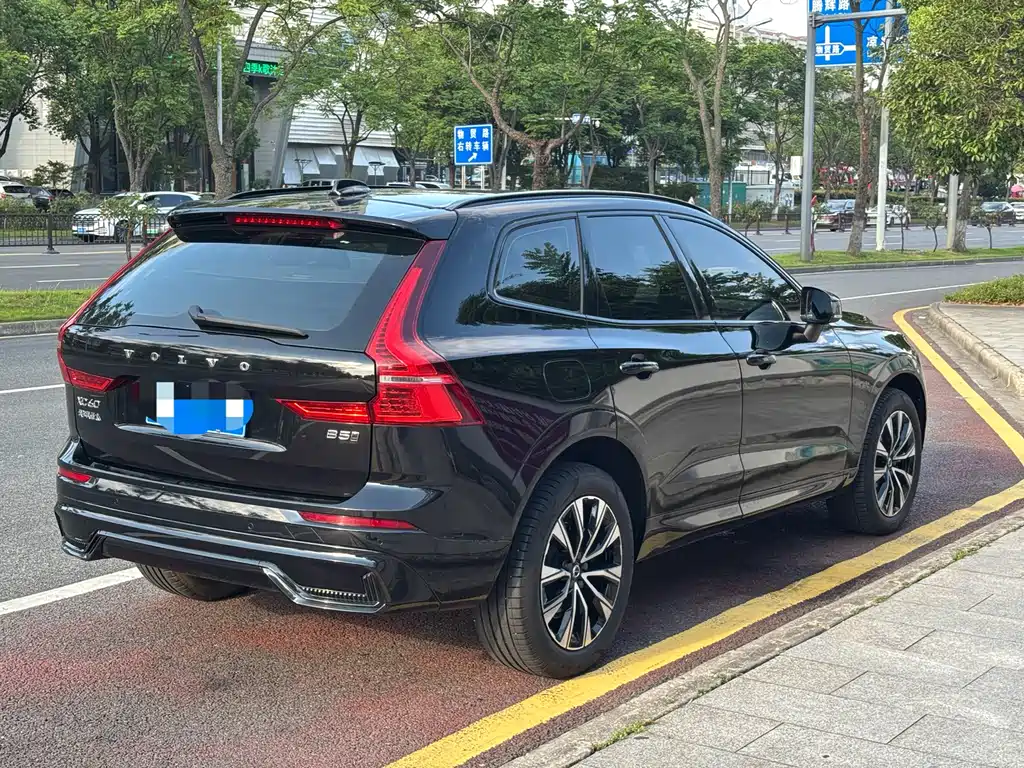Volvo XC60 2022 — фото 7