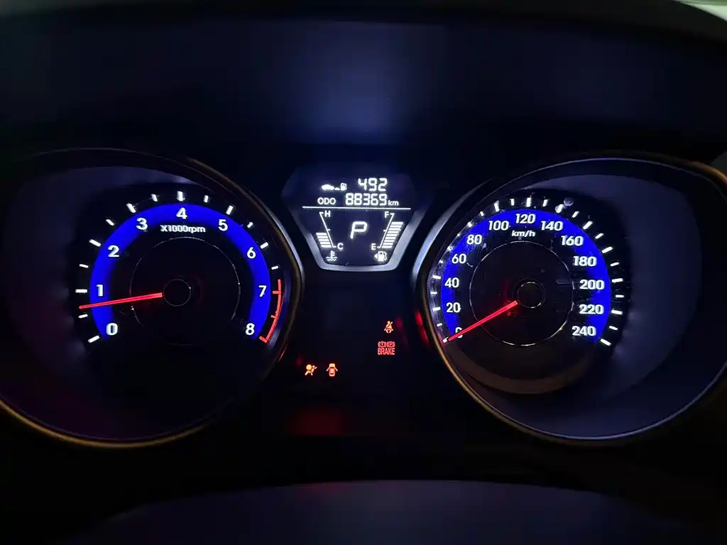 Hyundai Elantra Langdong 2018 — фото 9