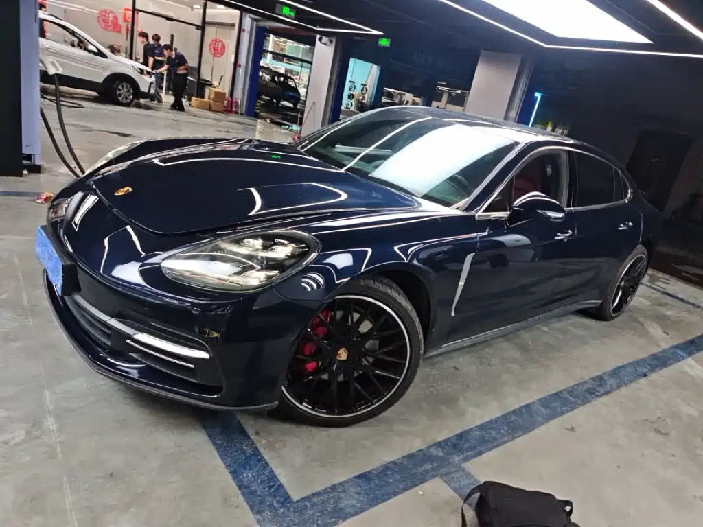 Porsche Panamera 2019 — фото 1