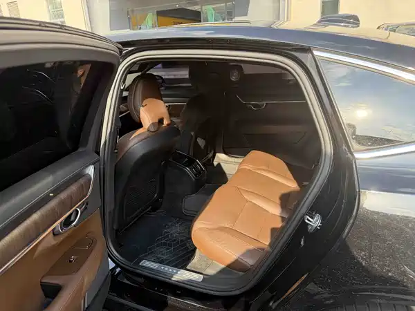 Volvo S90 2024