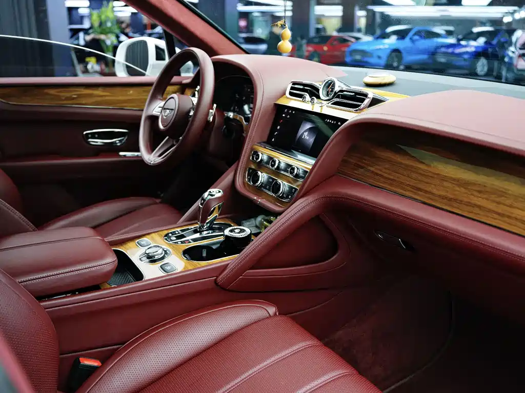 Bentley Bentayga 2020 — фото 12