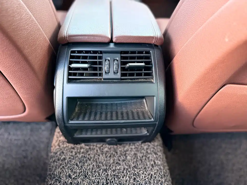 BMW 5 Series 2017 — фото 16