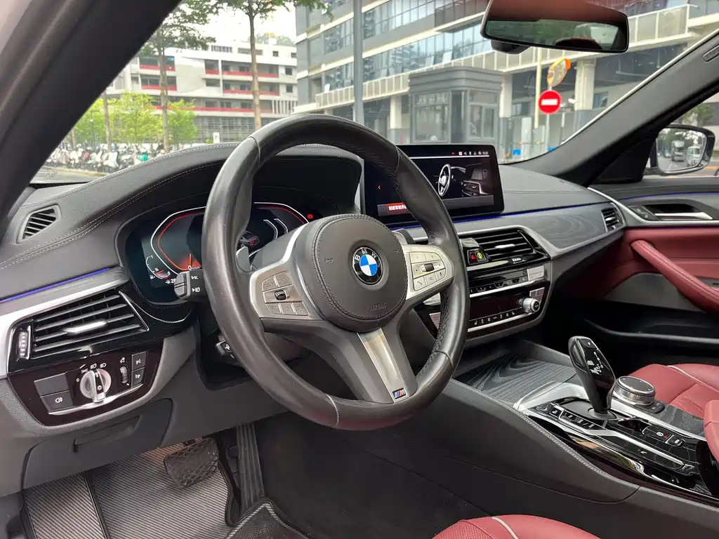 BMW 5 Series 2023 — фото 10