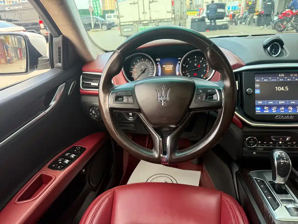 Maserati Ghibli 2015 — фото 11