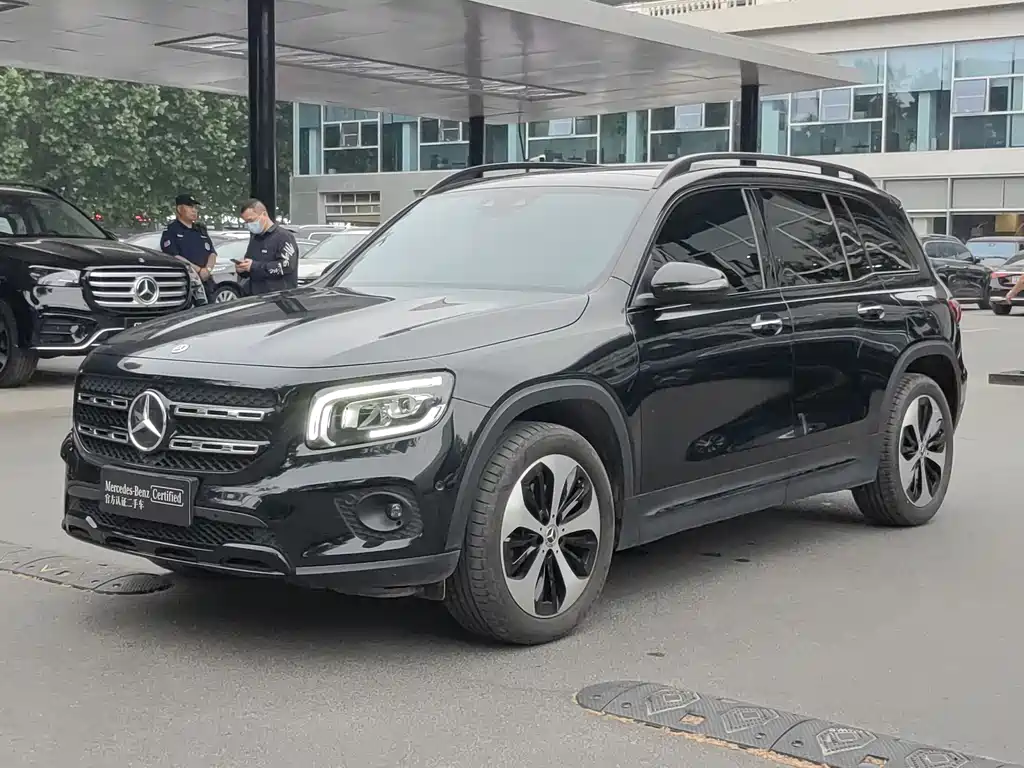 Mercedes-Benz GLB 2023 — фото 1