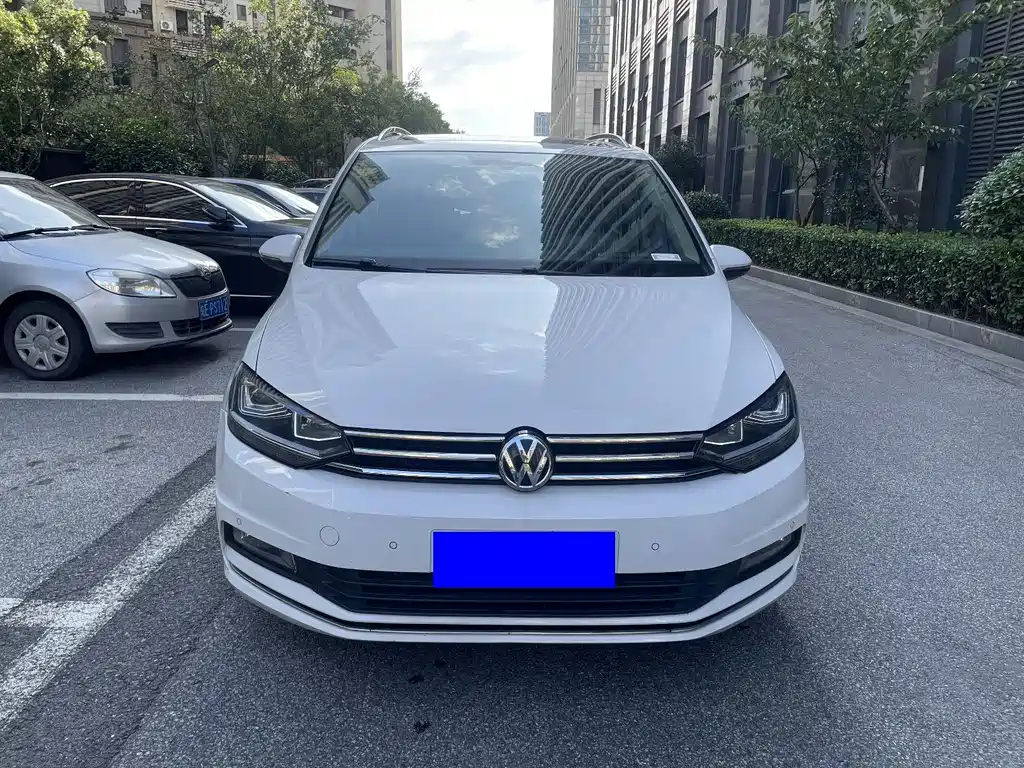 Volkswagen Touran 2018 — фото 2