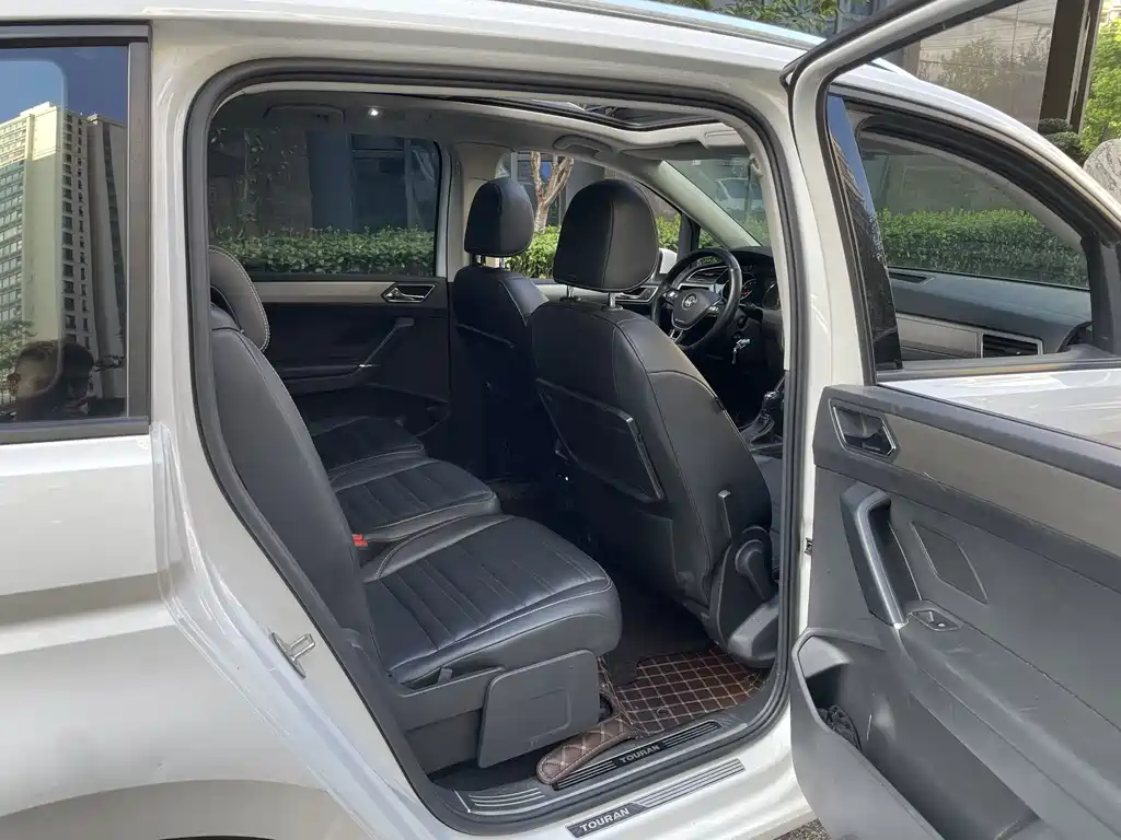 Volkswagen Touran 2018 — фото 16