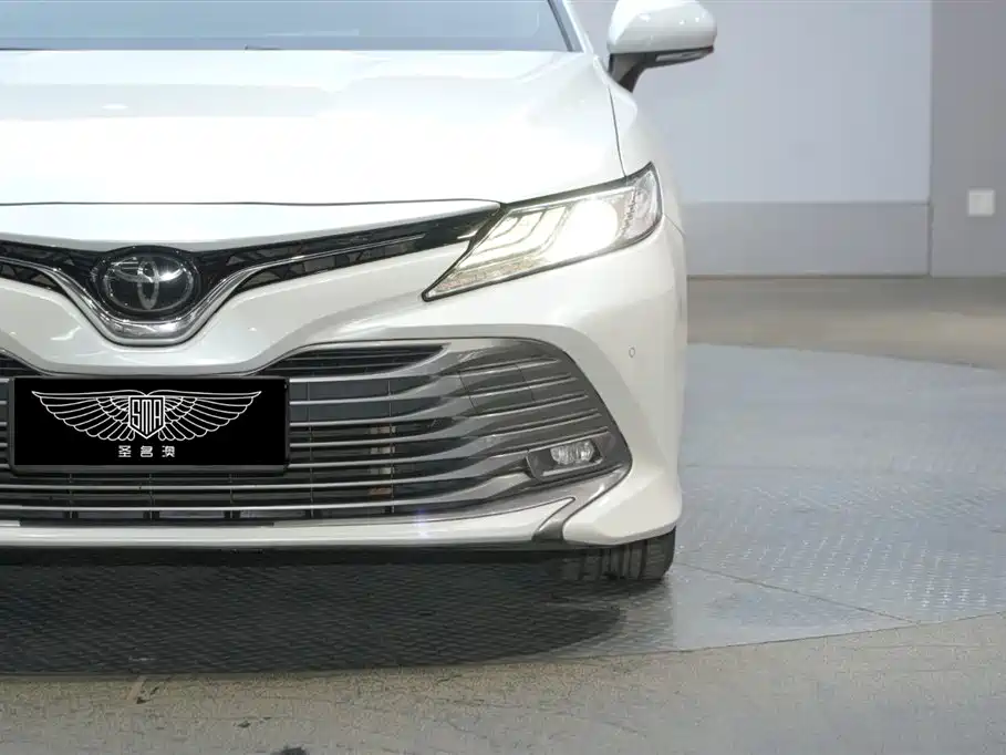 Toyota Camry 2019 — фото 3