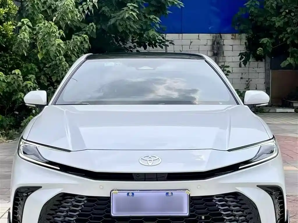 Toyota Camry 2024 — фото 12