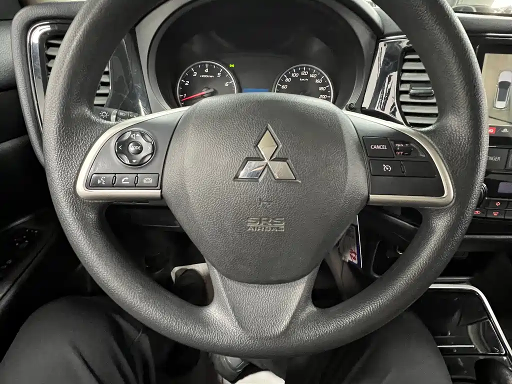Mitsubishi Outlander 2022 — фото 16