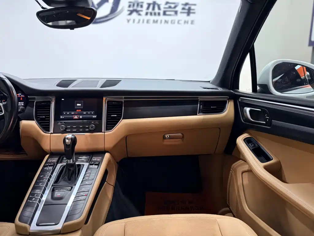 Porsche Macan 2017 — фото 17
