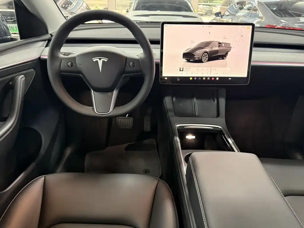Tesla Model Y 2024 — фото 13