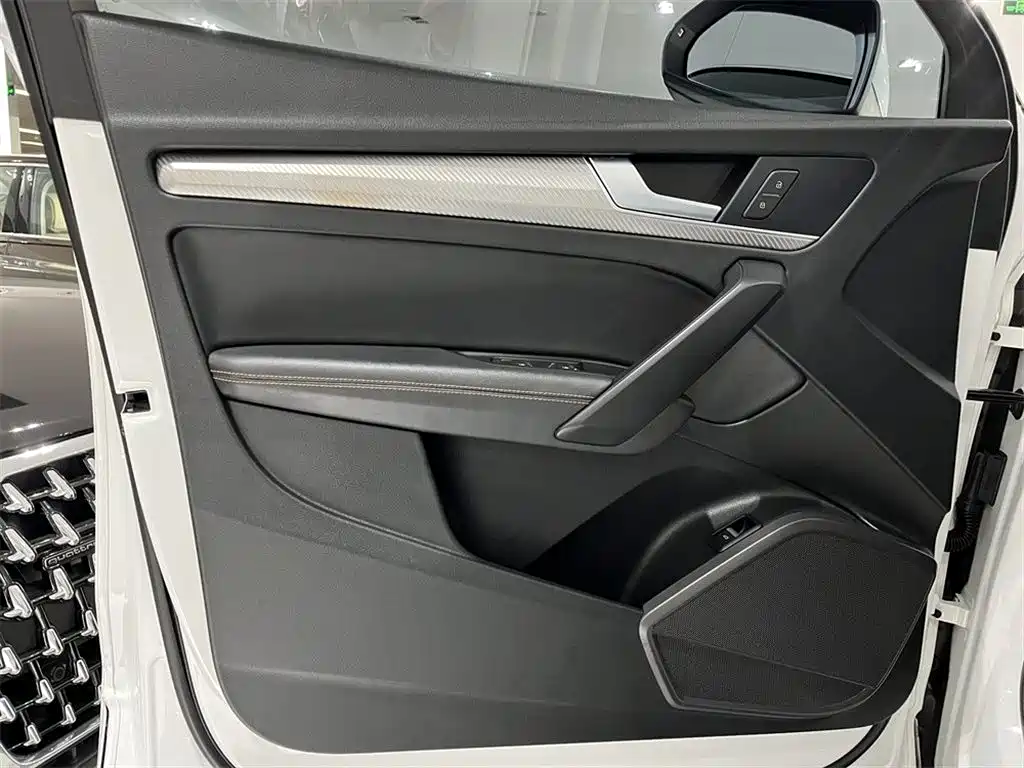 Audi Q5L 2018 — фото 14