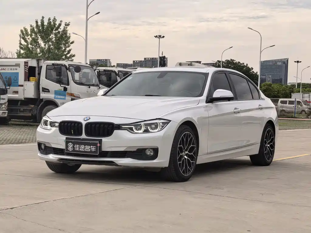 BMW 3 Series 2018 — фото 1