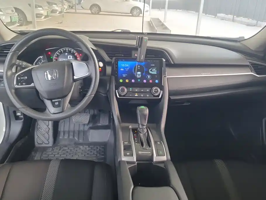 Honda Civic 2018 — фото 12